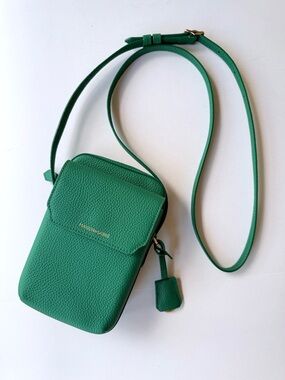 Maison de Sabre The Zipped Phone Pouch Crossbody Bag Emerald Green Leather